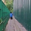 На Озерной улице при встрече с курьером можно сыграть в «Форт Боярд» 🇷🇺...