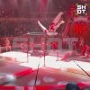 Во время выступления в Цирке на Фонтанке под акробатом сломался турник.