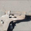 Полицейские Хакасии совместно с коллегами из регионального УФСБ изъяли у жителей Бейского района самодельный пистолет, патроны и взрывчатые вещества