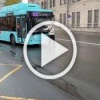 На Ломоносовской пассажир не успел на автобус, с чем был...
