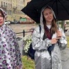 Мужик начал срать прямо посреди улицы в Петербурге — туристы приехали на экскурсию по местам «Преступления и наказания», но попали в суровую реальность