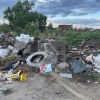 Вывалил мусор и уехал: в 9 жилом районе неизвестные...