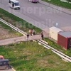 На остановке цветущая Плющиха находятся открытые траншеи...