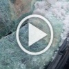 Помятое железо и минус лобовое стекло: глыба льда в...