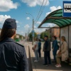 Должниц по алиментам вычислили по соцсетям и поймали на остановке в...