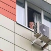 «Чувствовал запах горелой плоти, а боли не было» - мальчик, потерявший руку от удара током, впервые рассказал о случившемся