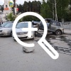 На Юго-Западе водитель на скорости снес забор и четыре припаркованные машины