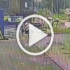 12-летний мальчик испугался агрессивной собаки и выбежал на дорогу, где его сбил автомобиль Geely