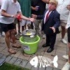 Трамп готовится написать очередной пост в соцсетях, скрытая съемка с лужайки...