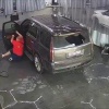 В интернете завирусился забавный ролик с внедорожником Cadillac Escalade на новосибирских номерах