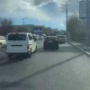 Во Владивостоке мигрант угрожал мачете другому водителю, высунувшись из окна