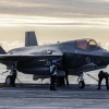 Великобритания закупит у США больше десяти истребителей F-35, способных нести ядерное оружие, пишет Sky News.