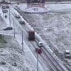 В Солнечном «КАМАЗ» не смог подняться в горку на улице Славы из-за гололеда и...