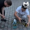Яму на дороге взяли под народный контроль в Иркутске. Водители регулярно...