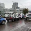 Огромная очередь на заправку собралась утром перед въездом на Авиаторов....
