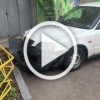 В Красноярске пьяный водитель протаранил палисадник,...
