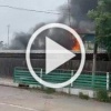 Сильный пожар случился в центре поселка Жемчужный