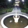 В подмосковной Дубне мужчина в желтой шапке стащил с городского фонтана...
