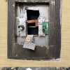 Мошенники украли у москвича более 13 млн рублей, убедив его оставить ключи от квартиры под ковриком