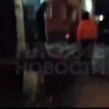 В Новосибирской области неизвестные встречают доставщиков у подъездов, а...