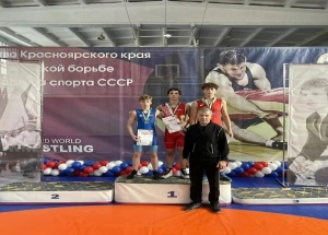 В Канске определили победителей краевого первенства по греко-римской борьбе В...