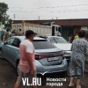 💀На остановке Фарфоровый завод во Владивостоке самосвал протаранил автобусную остановку.