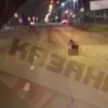 В Ново-Савиновском заметили голого мужчину с переломанными ногами. Очевидцы...