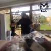 Лютый файт между клиенткой и сотрудницей пункта выдачи засняли в Сочи.