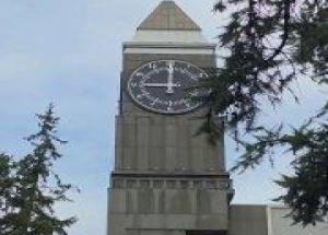 Главные городские часы поздравляют красноярцев с Днём знаний! Сегодня играют...