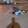 В Китае у мужчины жену сбила машина, она погибла. Пока он скорбил по ее...