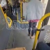 Неадекватная девушка устроила матерное шоу в автобусе
