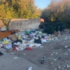 На Первомайской, 100 мусоровозы забирают только то, что в баках Каким образом...