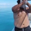 Осьминог вцепился в лицо рыбаку и едва не задушил его в Эквадоре
