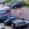 В Питере водитель сбил 80-летнюю женщину на парковке и скрылся