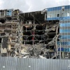 На Шейнкмана, 123 начали снос многоуровневого паркинга Половина здания уже...