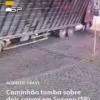 Страшная авария в Бразилии: гружённый опилками грузовик на полном ходу...