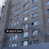 Женщину затолкали в окно в центре Красноярска Пенсионерка...