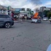 По словам очевидцев произошел взрыв, машина загорелась на парковке рынка...