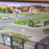 В Абакане школьники на самокате влетели в иномарку. У одного ребенка перелом позвоночника