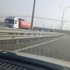 Перед Крымским мостом со стороны Тамани образовалась гигантская пробка, в очереди стоят более 1200 автомобилей, сообщают очевидцы