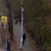 На Уралмаше девушка на самокате сбила ребенка, вырвавшегося из рук матери