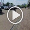 Втроём на одном самокате, все меньше 14 лет. Возле ТЦ...