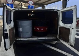 В Ростовской области задержали мужчину, который неделю скупал бензин на разных АЗС для перепродажи в ДНР и ЛНР.