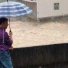 Трехэтажное здание сложилось как карточный домик из-за сильного наводнения в Китае.