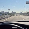 Водитель «Нивы» остановил отлетевшее от грузовика колесо, чтобы оно не задело...