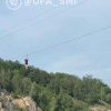 Девушка неудачно покаталась на зиплайне на популярной базе «Ташлы» в 15 километрах от Уфы.