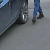 В Красноярске неизвестный портит автомобили горожан: царапает кузова и...