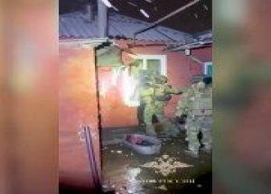 В Армавире полицейские обезвредили мужчину, угрожавшего им топором. Несколько...