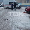 Карета скорой помощи застряла во дворе на Курчатова из-за парковочного...