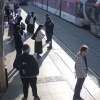 В Турции охранник в последний момент спас девушку от трамвая